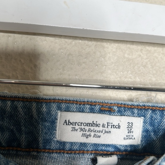 Abercrombie & Fitch The 90’s Relaxed Jean High Rise Size 33/16s - Picture 4 of 8